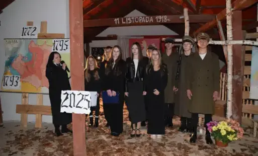 Zdjęcie do Akademia z okazji Narodowego Święta Niepodległości w Zespole Plac&oacute;wek Oświatowych w Ruszczy