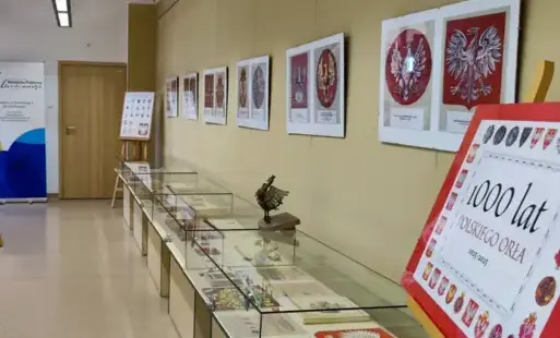 Zdjęcie do Zapraszamy do biblioteki na wystawę - 1000 lat Polskiego Orła