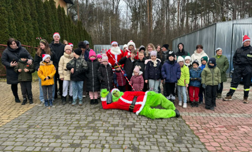 Zdjęcie do Mikołajki w świetlicy wiejskiej w Tursku Małym - IV Strażacki Orszak Świętego Mikołaja i wsp&oacute;lne pieczenie pierniczk&oacute;w