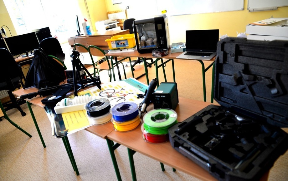 Wyposażenie pracowni szkolnej z programu ,,Laboratoria Przyszłości