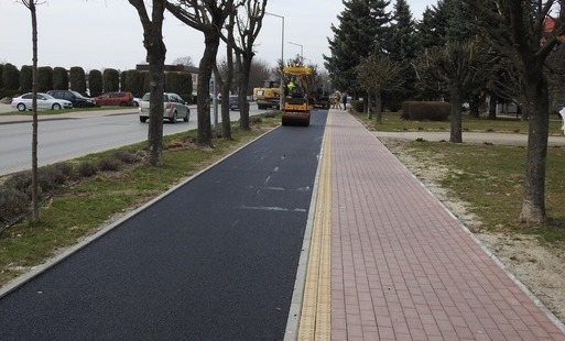 Zdjęcie do Trwają zaawansowane prace przy budowie ścieżek pieszo - rowerowych w Połańcu