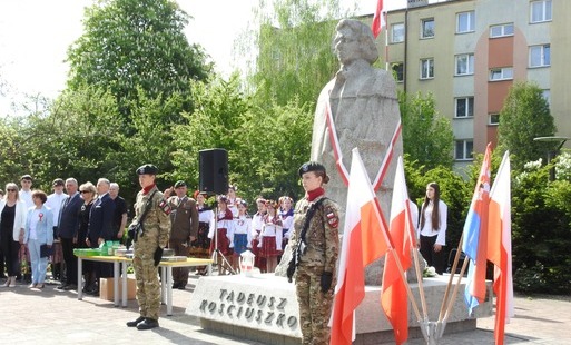 Zdjęcie do Uroczystość pełna tradycji i dumy &ndash; Święto Szkoły Podstawowej im. Tadeusza Kościuszki w Połańcu