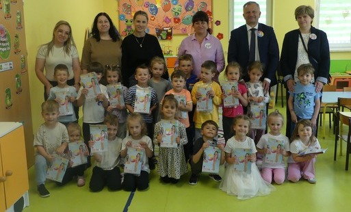 Zdjęcie do Radosny Dzień Dziecka w Publicznym Przedszkolu w Połańcu