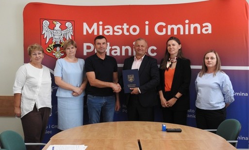 Zdjęcie do Podpisano umowę na modernizację drogi dojazdowej do grunt&oacute;w rolnych w Połańcu