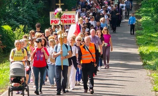 Zdjęcie do Piękna tradycja, kt&oacute;ra trwa od ponad trzech stuleci. Połanieccy pielgrzymi wyruszyli do Sulisławic
