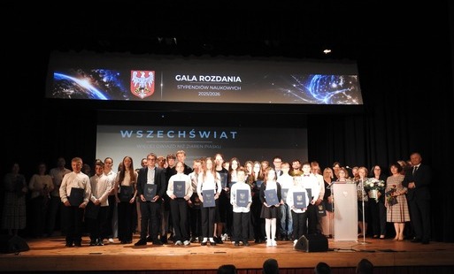Zdjęcie do Młodzi, zdolni, pełni marzeń &ndash; uroczyste wręczenie stypendi&oacute;w naukowych w Połańcu